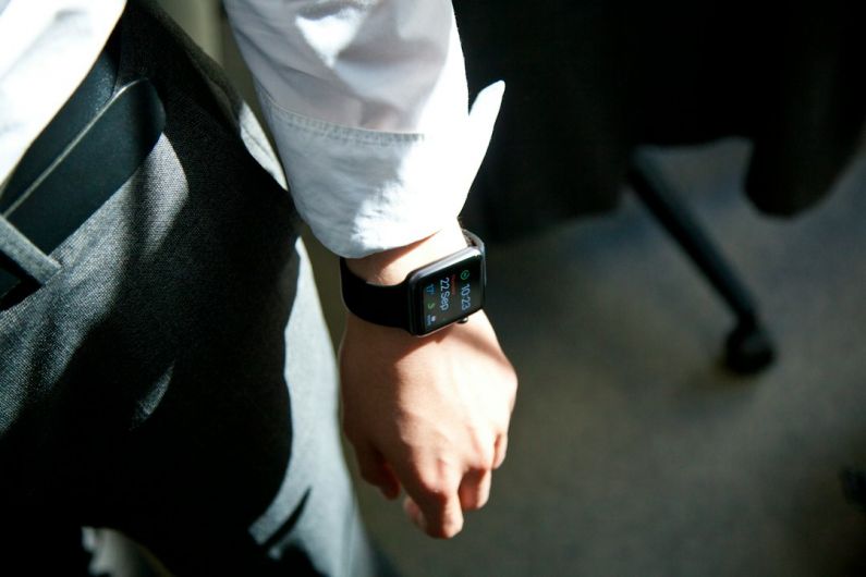 Smartwatch Features - Apple Watch on person's wrist